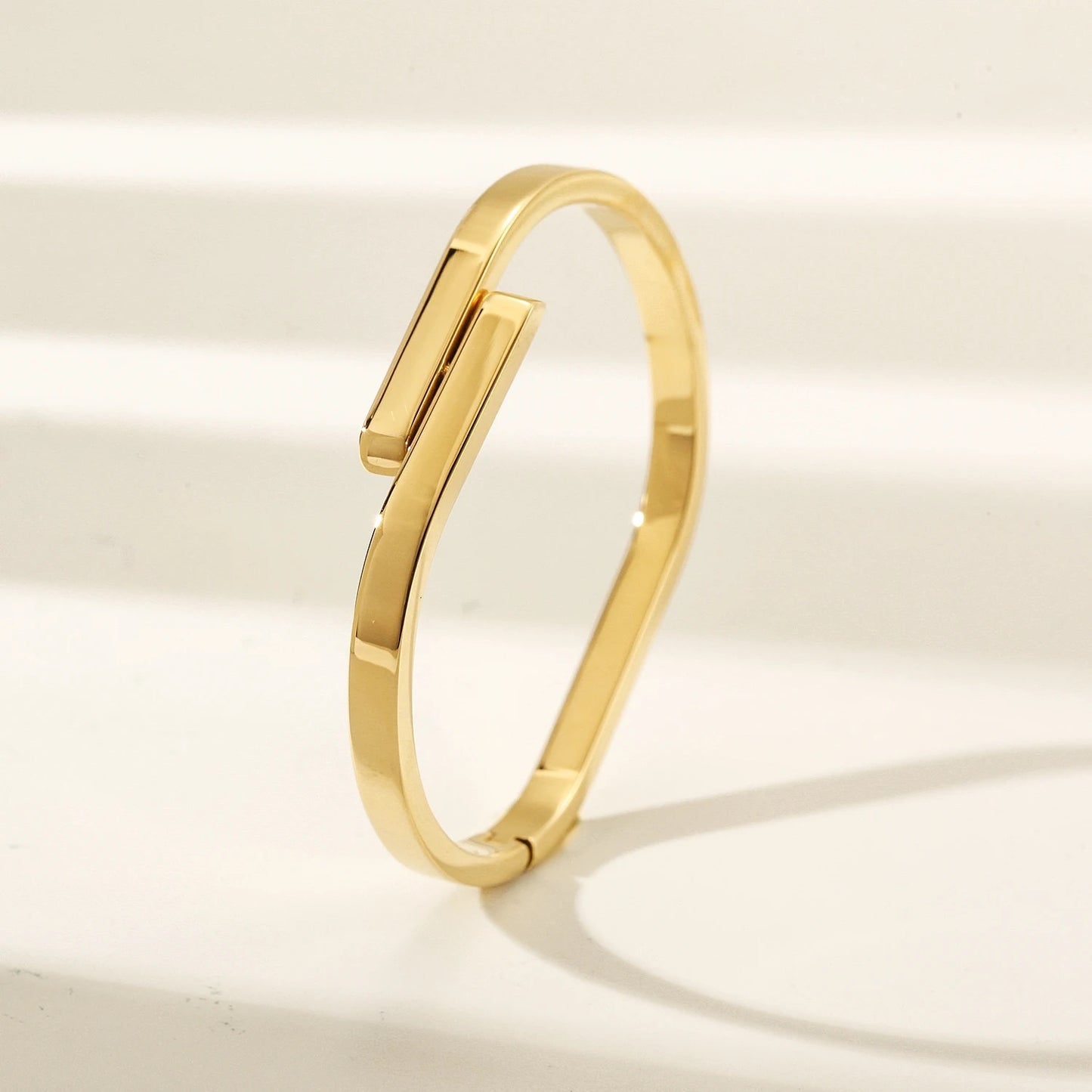 BELLE BANGLE